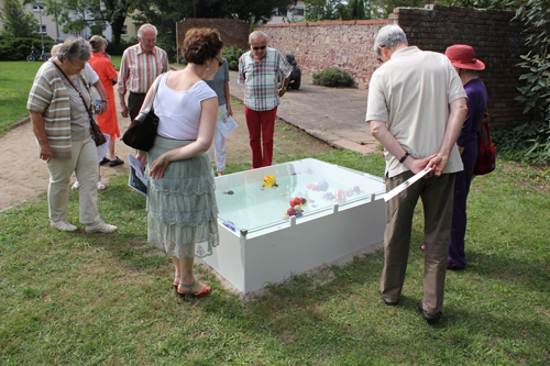 "We are the World", 
  installation by Kirsten Kötter, 
  exhibited at: "Skulpturenpark Mörfelden", 
  Mörfelden-Walldorf 2014