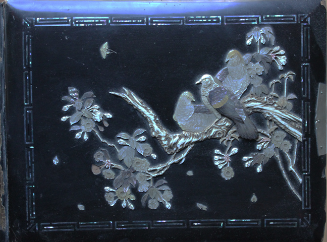 "Tsing Tang", 2008,
  installation with historical sailor's chest and historical Chinese album: Chinese album,
  (Kirsten Kötter)