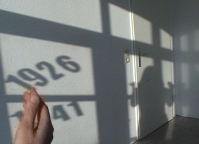 "Wohnmaschine" (Unité d'Habitation), 2002, installation, projection 1:
  'Year dates' / 'Jahreszahlen', video (Kirsten Kötter)