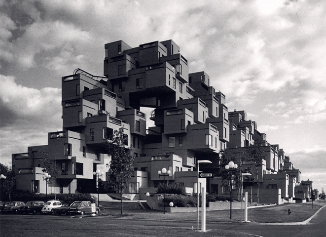 "Wohnmaschine" (Unité d'Habitation), 2002, installation, projection 2:
  'Built utopias' / 'Gebaute Utopien', architecture slides (Kirsten Kötter)