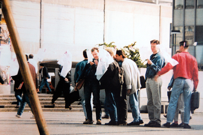 Kirsten K&ouml;tter: Binden-Aktion, 1991, Uni-Campus Frankfurt, Dokumentation im Portfolio 'kunstgespraech - Organisches Archiv' und Projektion, 'Open Doors', basis, Frankfurt, 2012