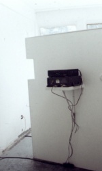 Kirsten K&ouml;tter: Wohnmaschine, 2002, Installation (Projektionsbox 200 &times; 200 &times; 200 cm, f&uuml;r vier Projektionen)